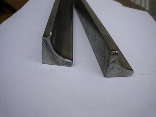 異型鋼可以根據(jù)其截面形狀應(yīng)用領(lǐng)域和制造標(biāo)準(zhǔn)來劃分根據(jù)具體的需求和用途有著不同種類的異型鋼