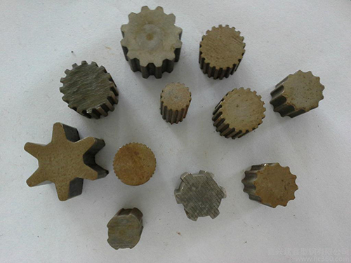 通過其優(yōu)異的物理和機(jī)械性能齒輪鋼為各種傳動(dòng)裝置的制造和工作提供了可靠的保障推動(dòng)了工業(yè)的發(fā)展